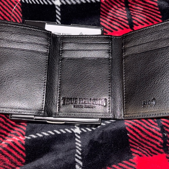 True religion Leather Wallet! Sale Item🚨 New! - Picture 2 of 4